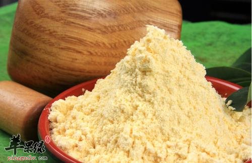 西班牙设计师Nasi打破常规，2013爵士上海音乐节海报出炉：IM电竞